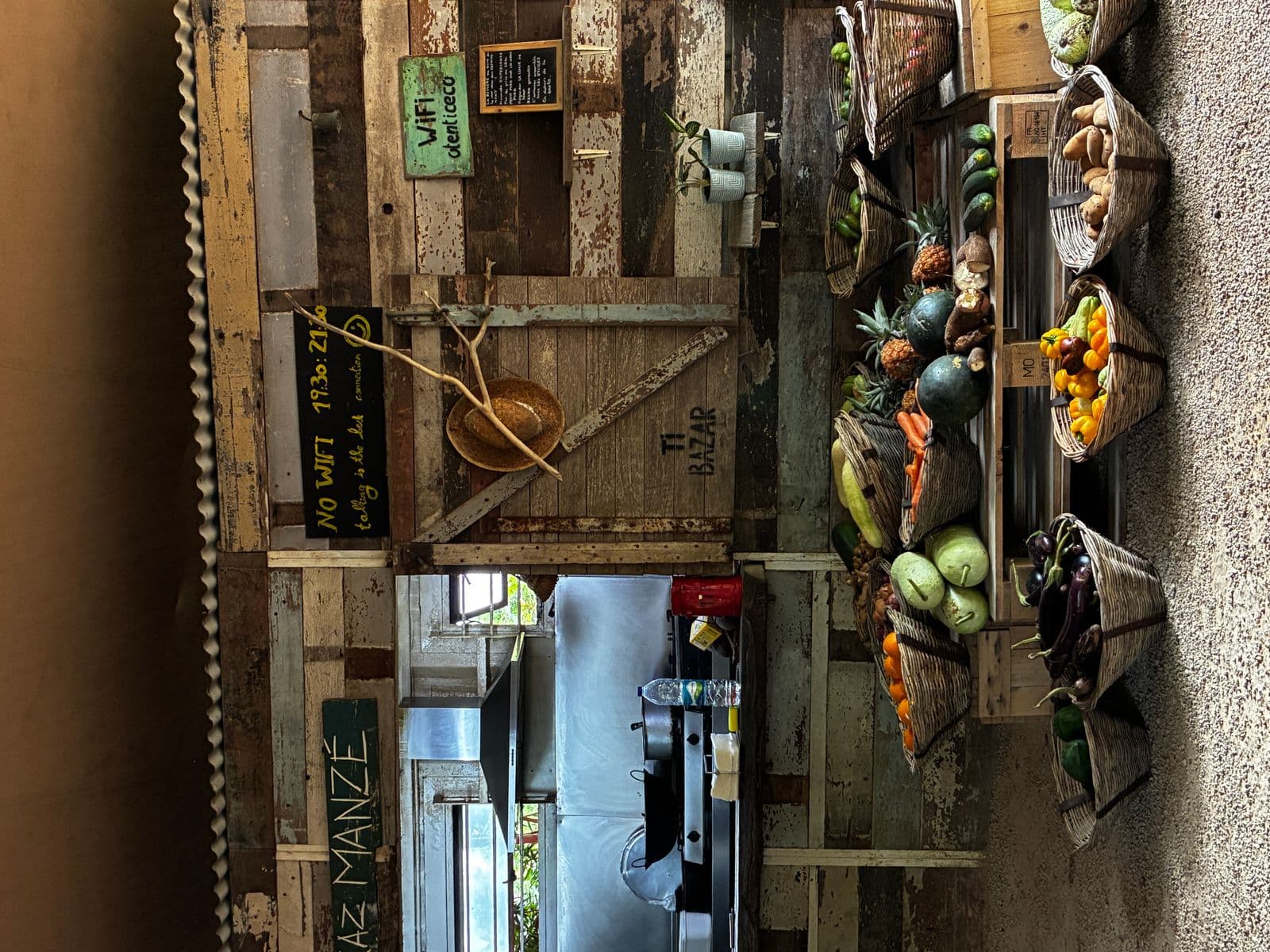 Street food mauricienne : mine frites, dholl puri et boulettes