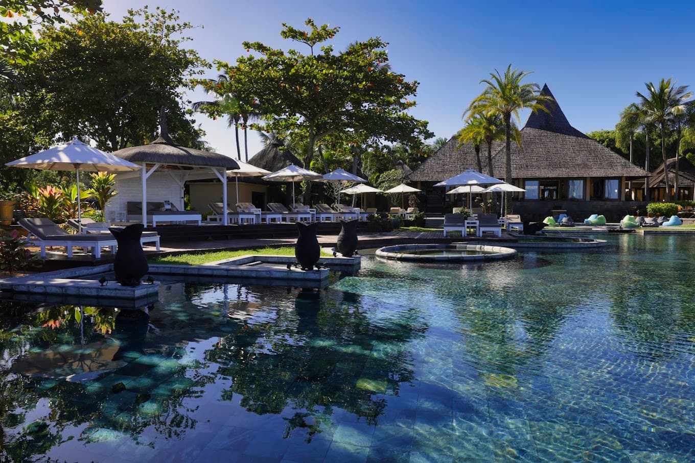 Shanti Maurice - Spa Nira et piscine face à l'océan