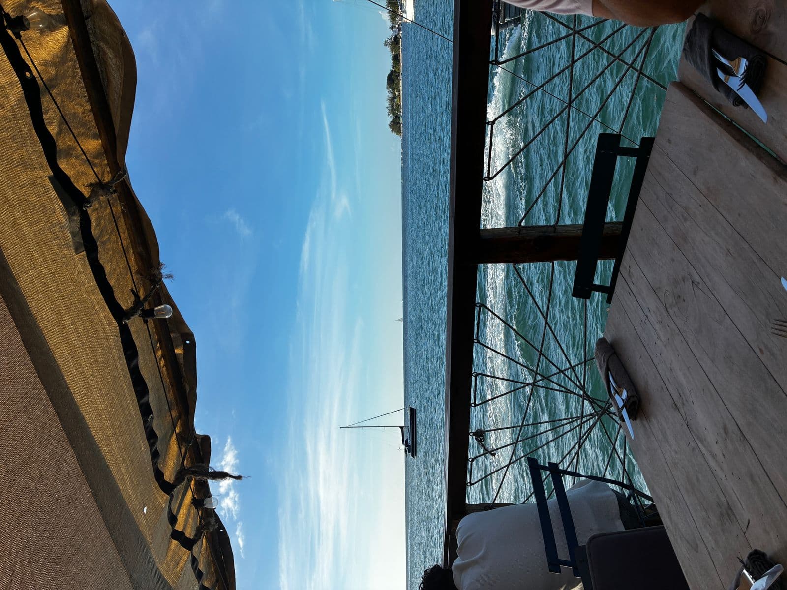 Vue panoramique depuis la terrasse de la Rhumerie de Chamarel